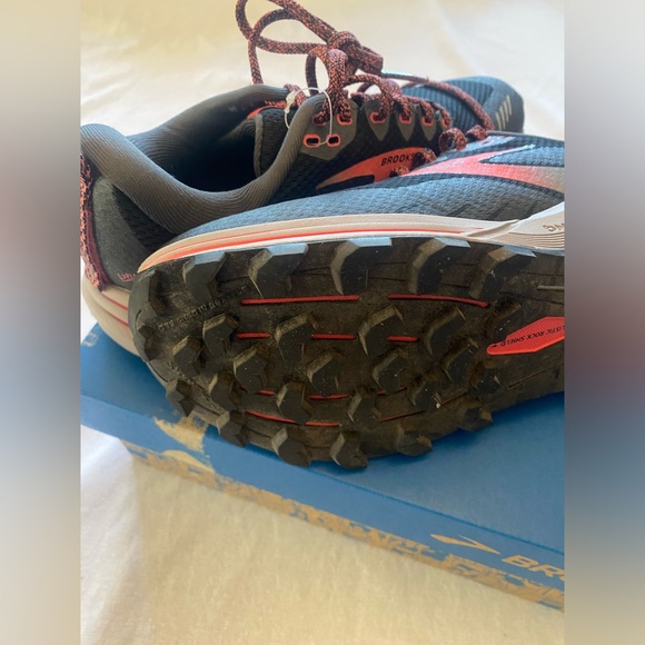 brooks cascadia 16 Trail shoes - Picture 2 of 5
